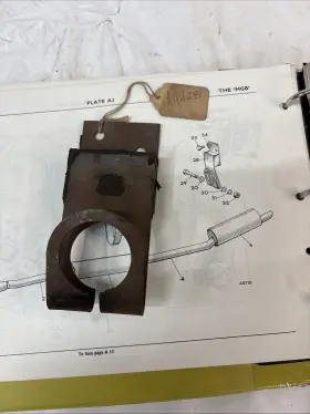 Ahh6081 Bmc Mgb Nos Rear Exhaust Hanger 1962-80