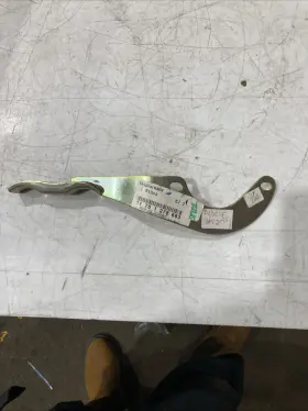 11761278683 Bmw 1982-1988 528e Exhaust Mounting Bracket New Oem