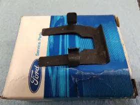 D1az-9e628-b Ford Nos Crankcase Breather To Air Cleaner Filter Retainer Clip #d1az-9e628-b