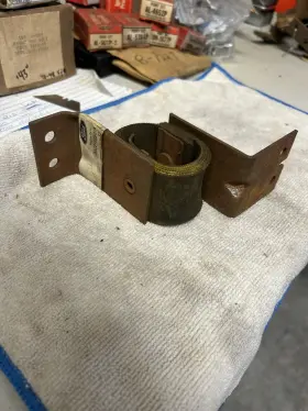 D5zz-5260-k Ford 1975 Mutang Nos Exhaust Bracket 302 V8 R.h