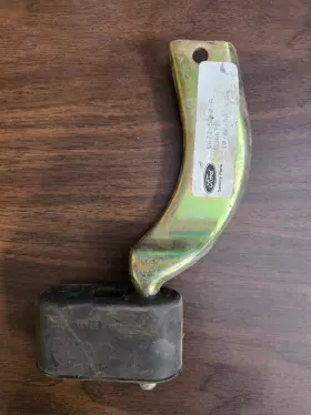 E6zz-5260-a Ford 86/98 Mustang Left Driver Exhaust Hanger And Insulator Nos