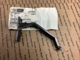 E7ht-5291-ab Ford Nos E7hz-5291-a Muffler Inlet Support Bracket