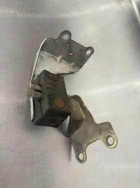 General Motors 0756 98-02 Chevy Camaro Ss Fbody Center Exhaust Hanger With Bracket