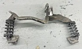 10157948 General Motors 1992-1996 C4 Corvette Front Exhaust Pipe Hanger Transmission Mount Lt1 Lt4 92-96