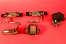Gm 10407350 1998-2002 Chevy Camaro Firebird Ls1 6spd Exhaust Hanger Set Oem Used