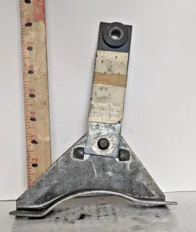 3959697 Gm 1973-1981 Chevrolet/gmc Medium Truck Muffler Hanger Bracket