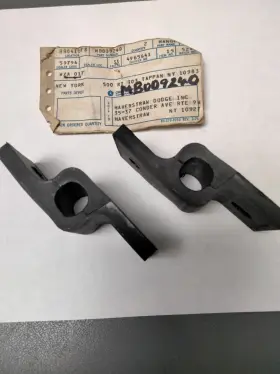 Mb009240 Mitsubishi Mopar/mitsubishi Nos Exhaust Muffler Hangers 2 73-75 Dodge Colt Sed. Ht. S/w