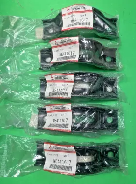 Mitsubishi Me411617 New Genuine Fuso Exhaust Tail Pipe Clamp Lot Of 5 Fs