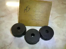 P-677701 Unknown Remanufacturer Nors Tail Pipe Rear Insulators 1938-1953 Plymouth Dodge Desoto Chrysler 6 677701